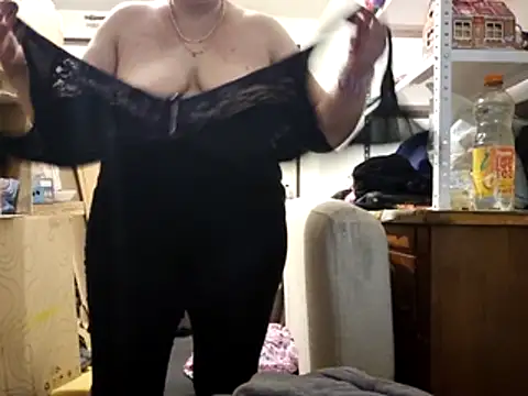 Samantha_Squirt@xh live sex cam