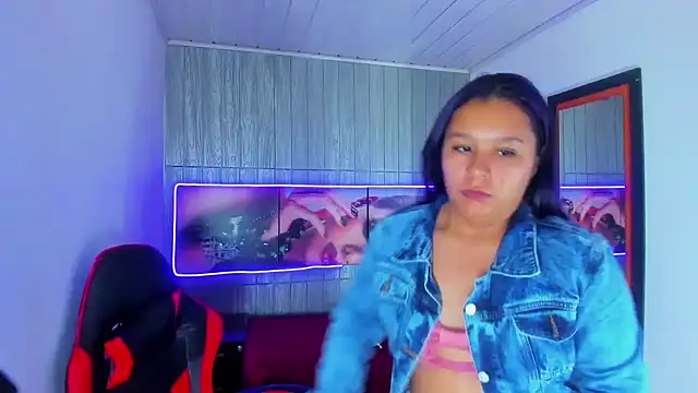 Charis_21's cam snapshot