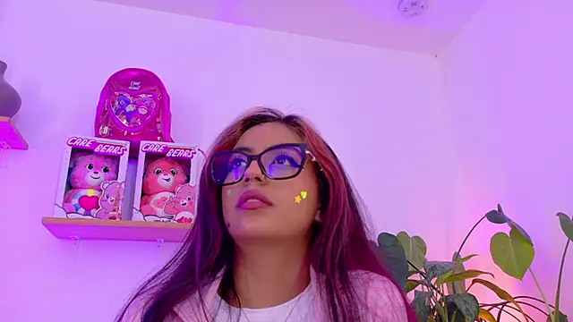 emily_bank's cam snapshot