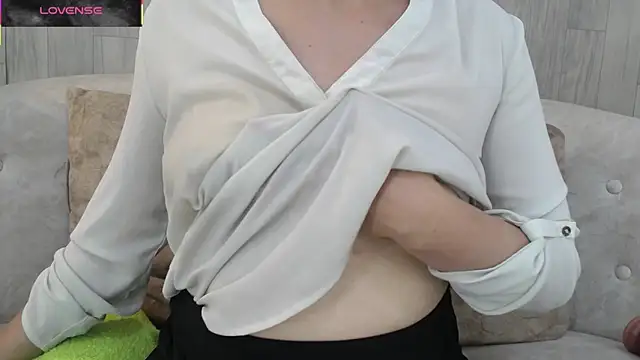 sara_marrisson's cam snapshot