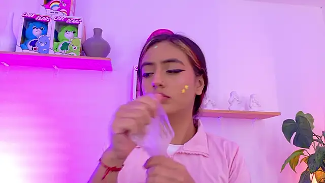 emily_bank's cam snapshot