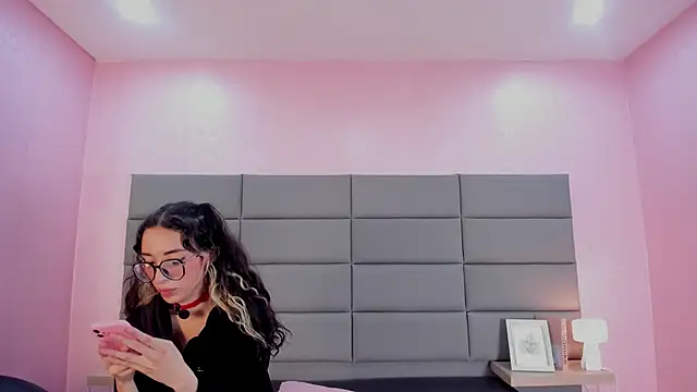 Emilia_Bons's cam snapshot