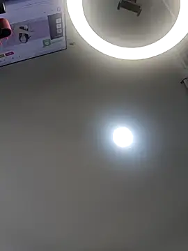 MiaKleinX's cam snapshot