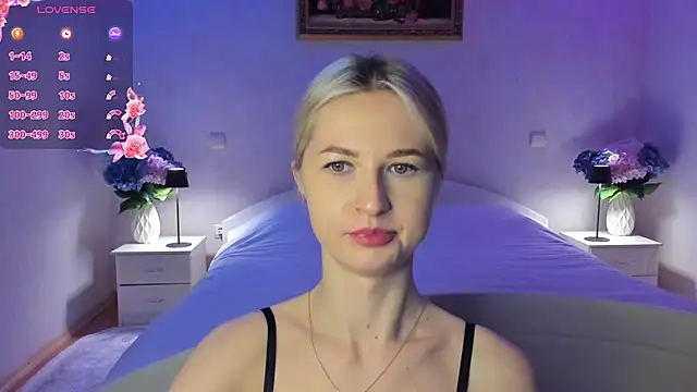 Julie_Blaze's cam snapshot