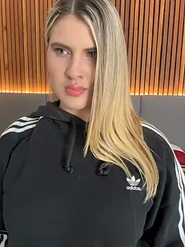 EmiilyAdams_'s cam snapshot