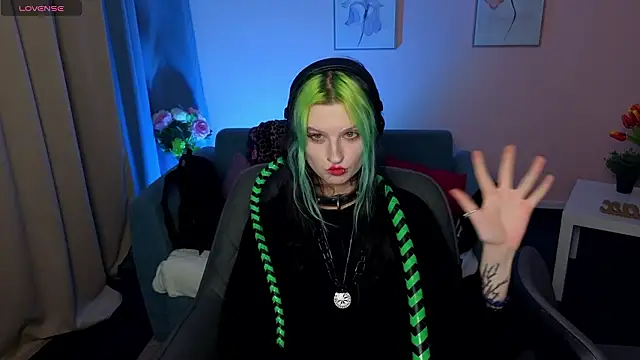 ToxicKittyy live sex cam