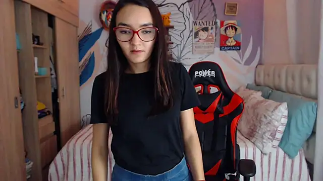 LinzyBaner's cam snapshot