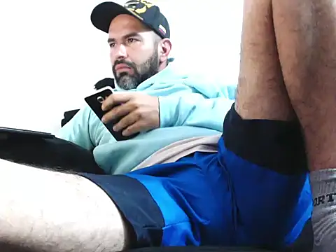 hairyandbigmann live sex cam