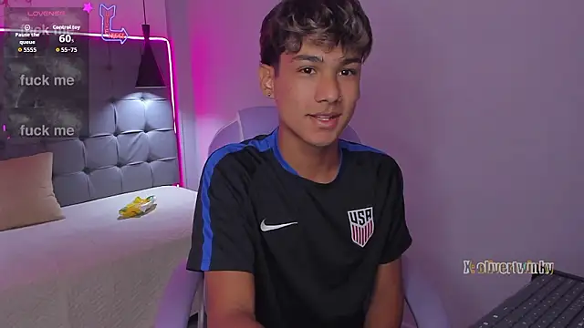 OliverTwinky live sex cam