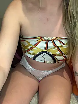 Suisse_Milf's cam snapshot