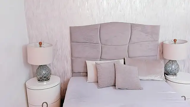 Naomii_BDSM live sex cam