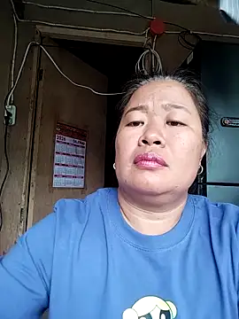 Lovelywoman43 live sex cam