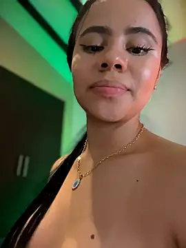 KittiKateXXX live sex cam