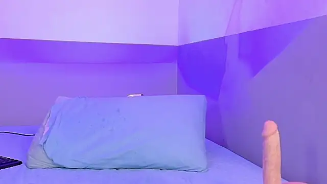 cutepetitee's cam snapshot