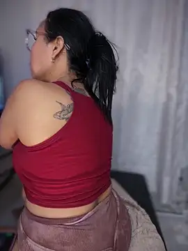 Natural_BIGASS_Nina live sex cam