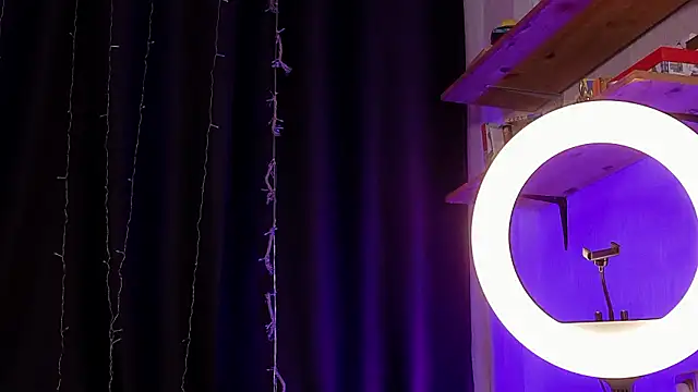 LisaVamp live sex cam