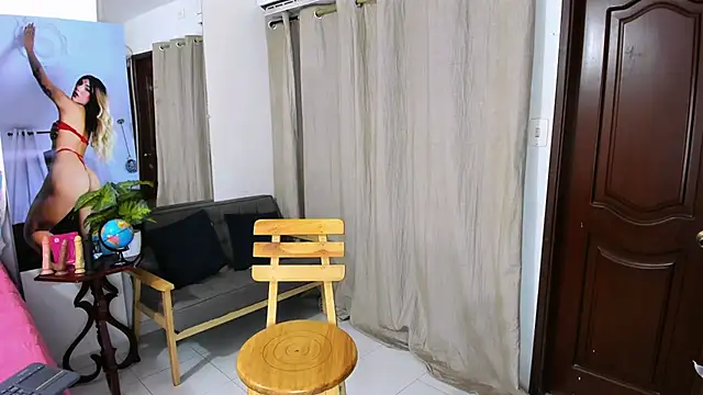 zou_quira live sex cam