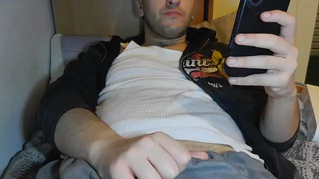 italianguy24's cam snapshot