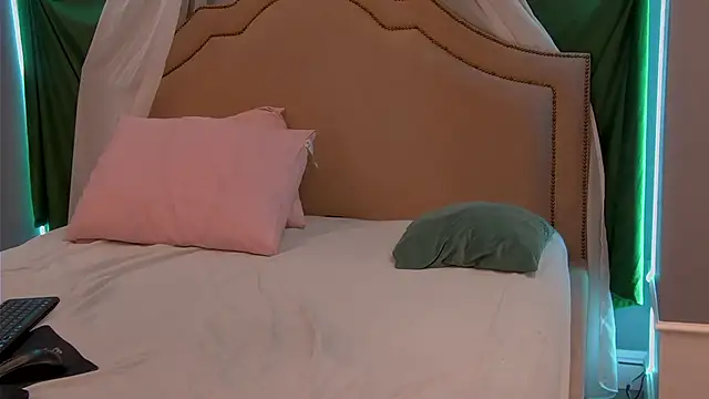 Rose_Bauer's cam snapshot