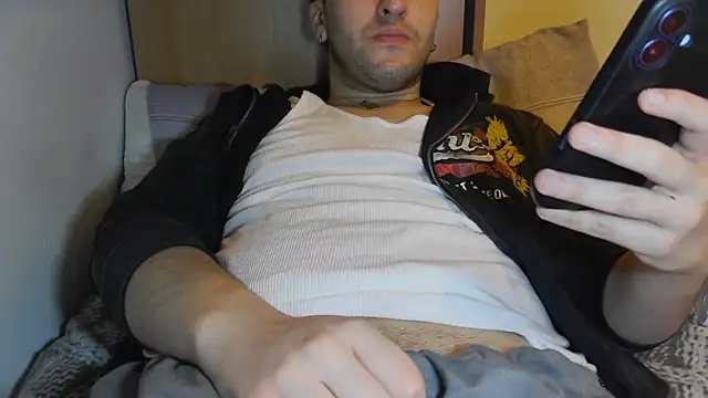 italianguy24's cam snapshot