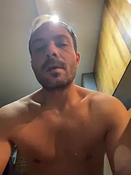 Adventurehotman live sex cam