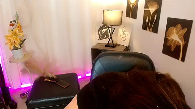 HeavenlyHugeCock live sex cam