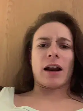 GoldenPussy1329 live sex cam