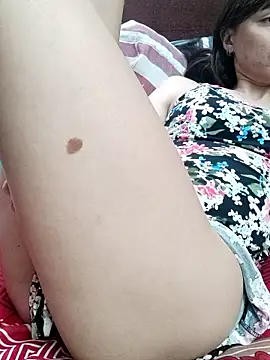 QueenSoreal live sex cam