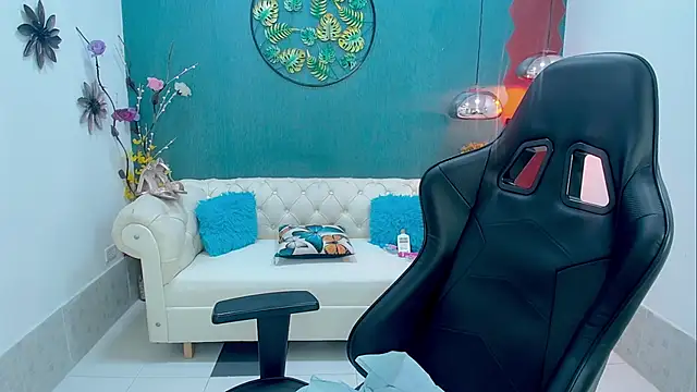 amara_brunette's cam snapshot