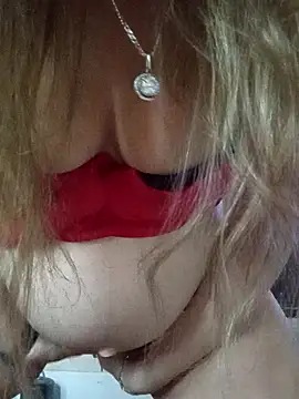 KattyLuuu's cam snapshot