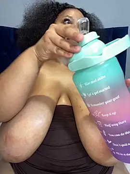 YummyEbonyTits's cam snapshot