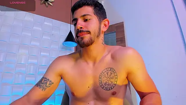 AlejandroStormm live sex cam