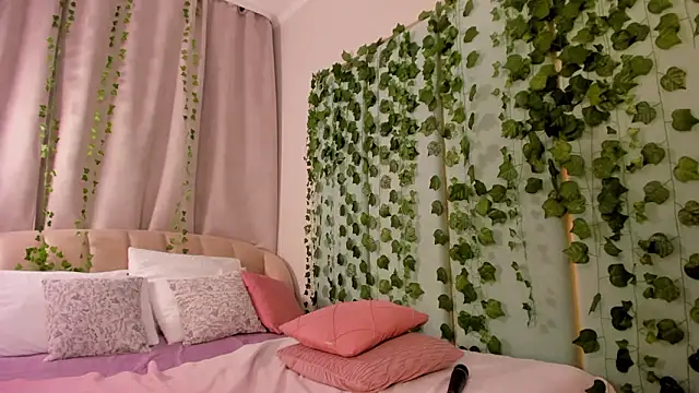 Love_is_Lola live sex cam