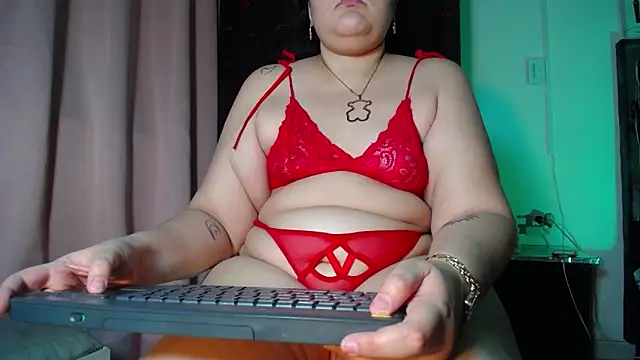 emma_hoot1 live sex cam