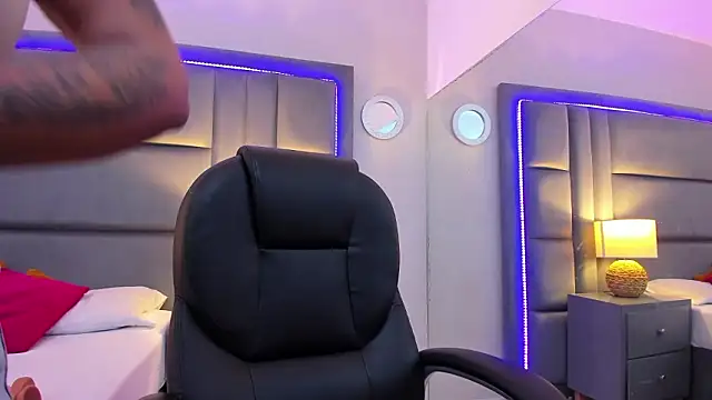 GabyMoreau's cam snapshot