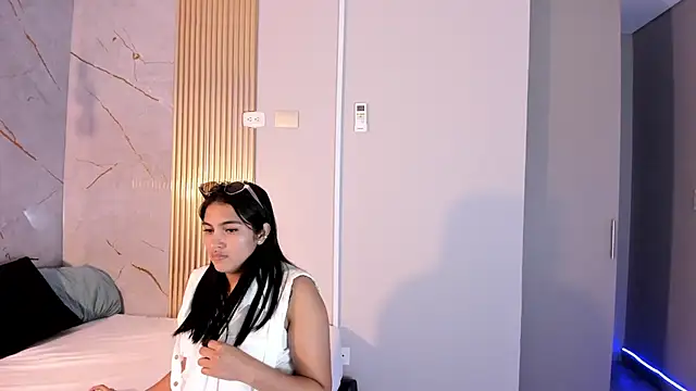 AlanaBlair_'s cam snapshot