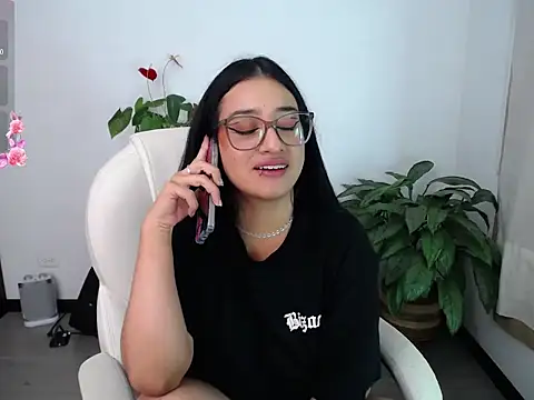 ItsNyla's cam snapshot