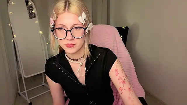 alicedews's cam snapshot