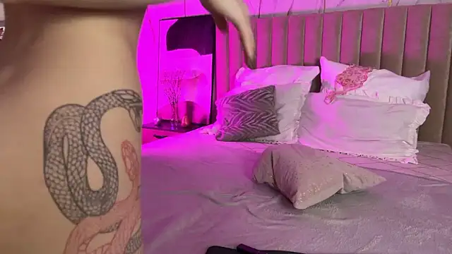 _Vikky_Moon_'s cam snapshot