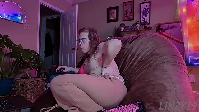 Linzy_19 live sex cam
