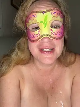 largeboobies30's cam snapshot