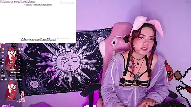 Erza_escarleth live sex cam