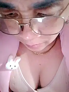 small-house123's cam snapshot