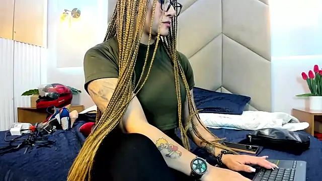 AzunaStar live sex cam