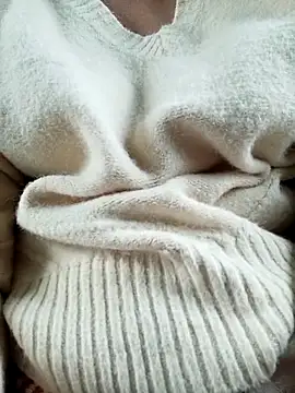 July-Asian's cam snapshot