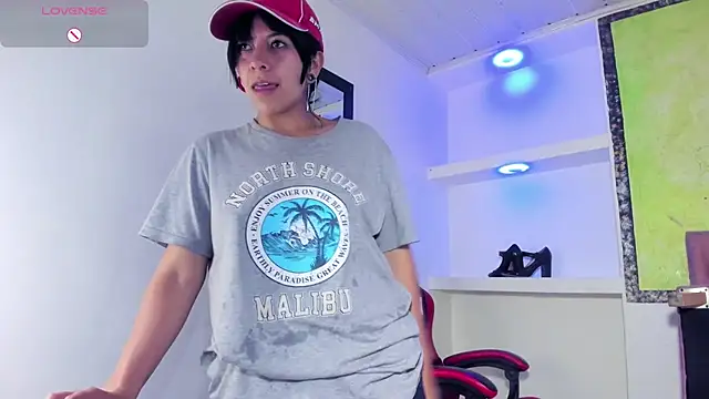 Raven_Rouge_'s cam snapshot