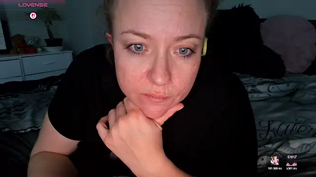 julimonroe live sex cam