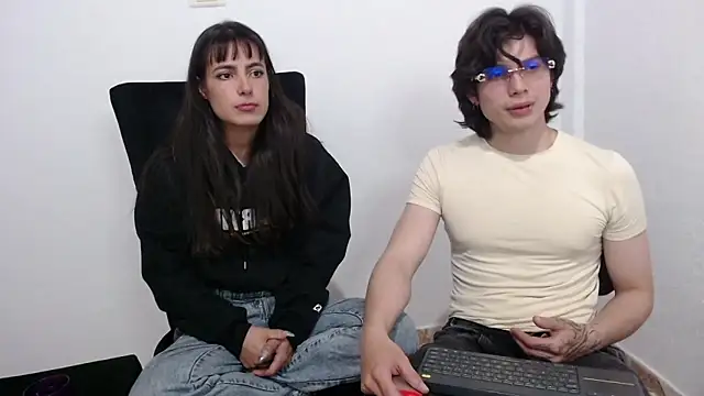 skinny_sweet2411 live sex cam