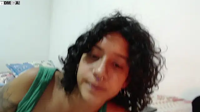 AlinaWoolf_'s cam snapshot