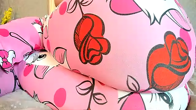 KOURTNEY--'s cam snapshot